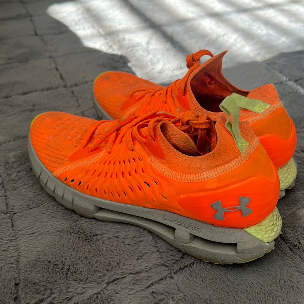 Under Armour WMNS HOVR Phantom RN Night Orange 3023343-800 size 7.5